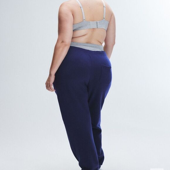 SAVAGE X FENTY - ESSENTIAL FLEECE CLASSIC SWEATPANT - Picture 2 of 5